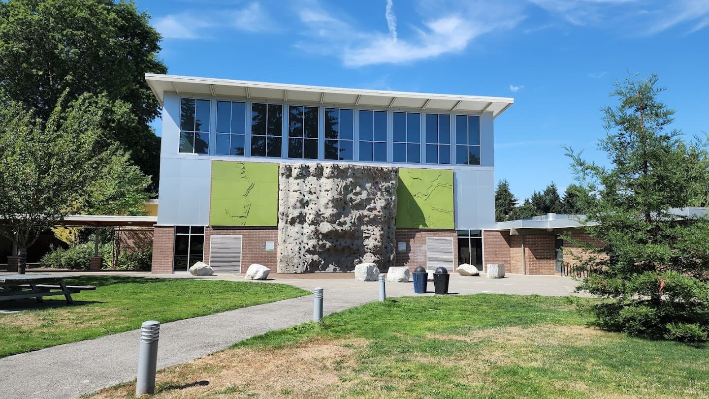Gymnasium at Les Gove​ Park pickleball courts