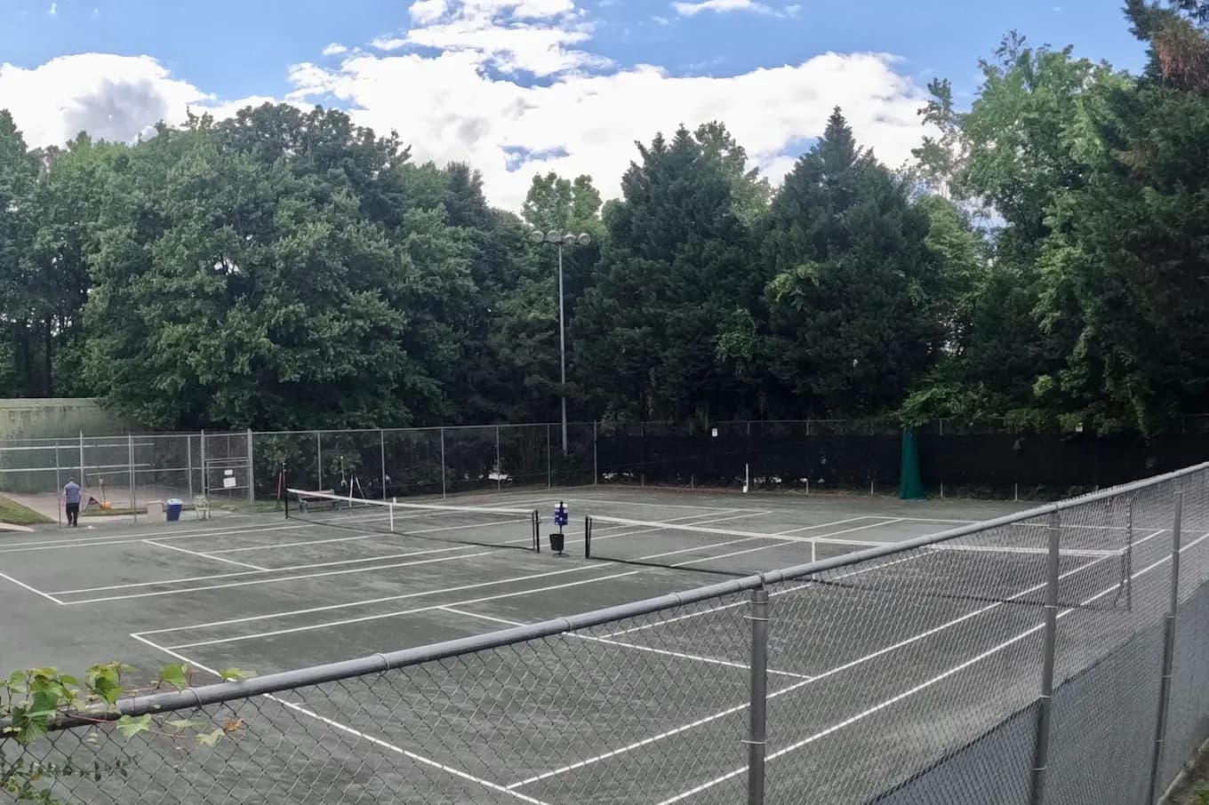 Sherwood Swim & Racquet Club pickleball courts
