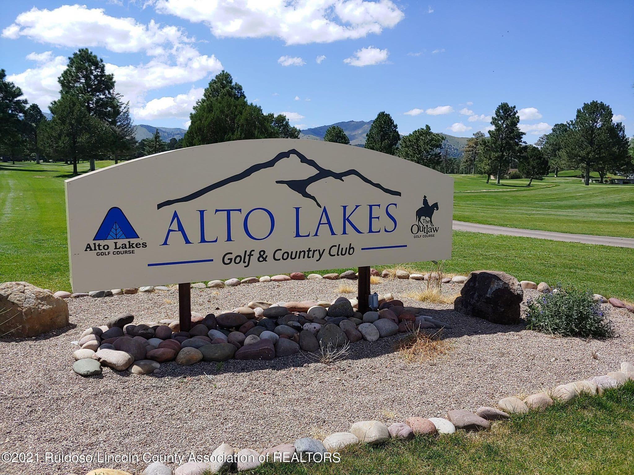 Alto Lakes Golf & Country Club pickleball courts