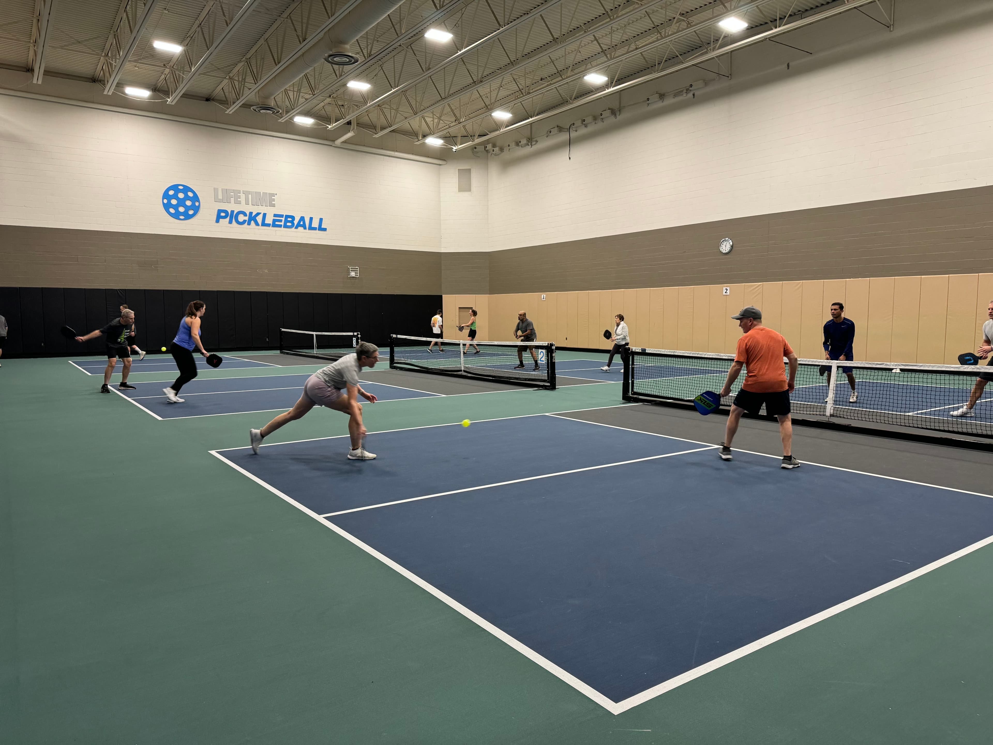 Lifetime Fitness - Woodbury pickleball courts