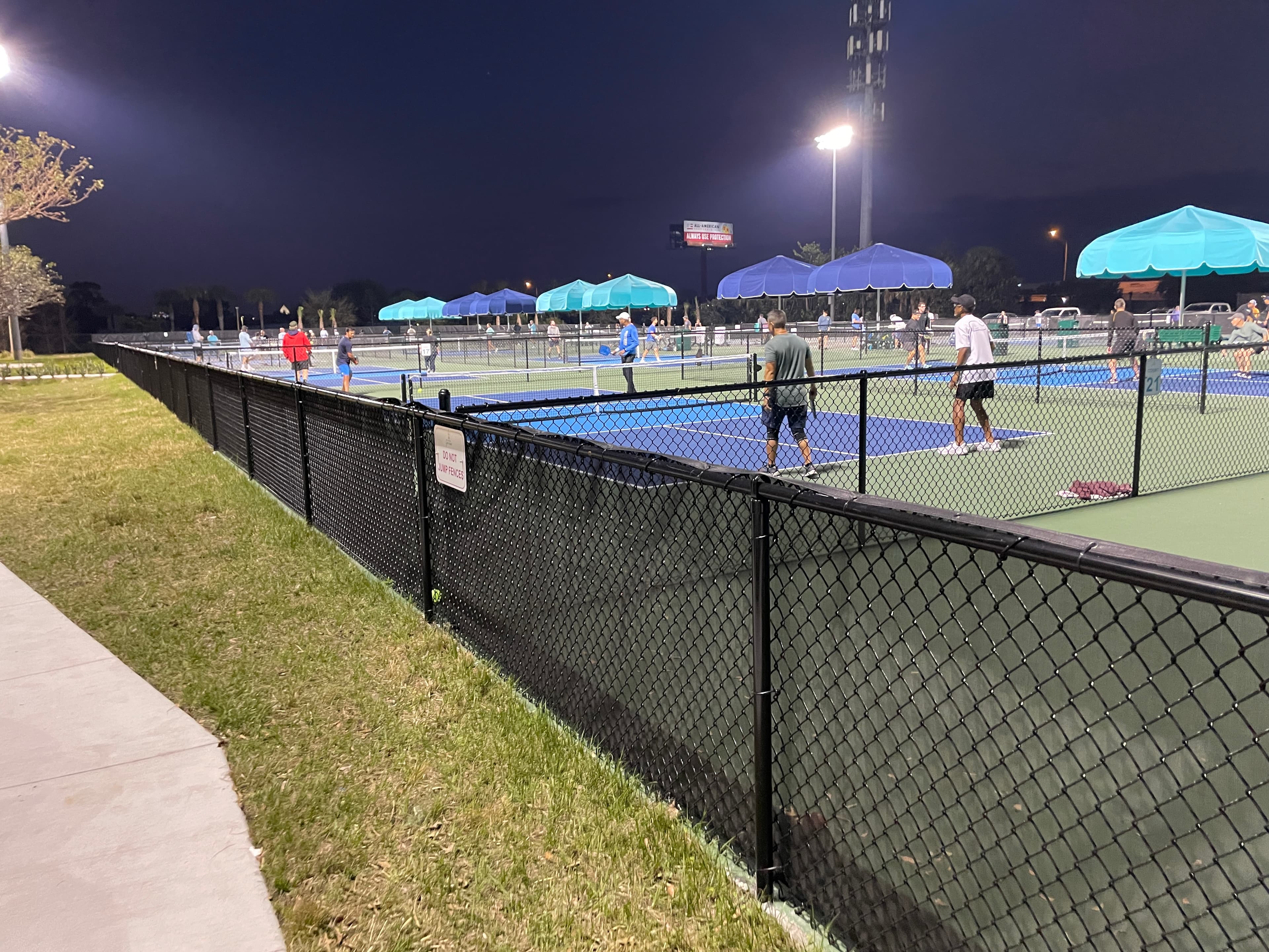 Lilac Park pickleball courts