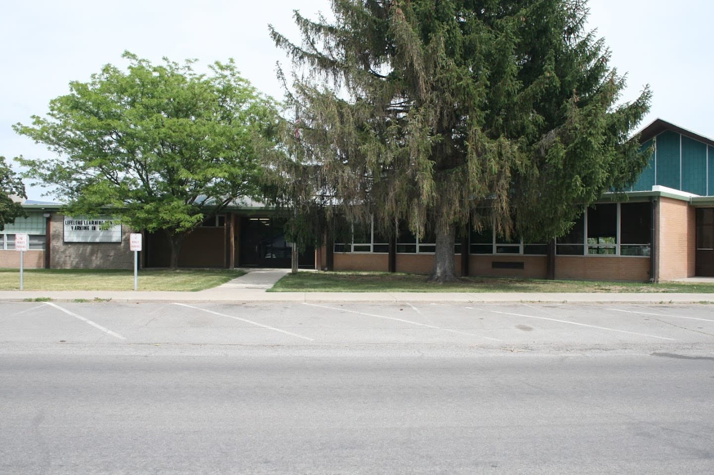 Lifelong Learning Center pickleball courts