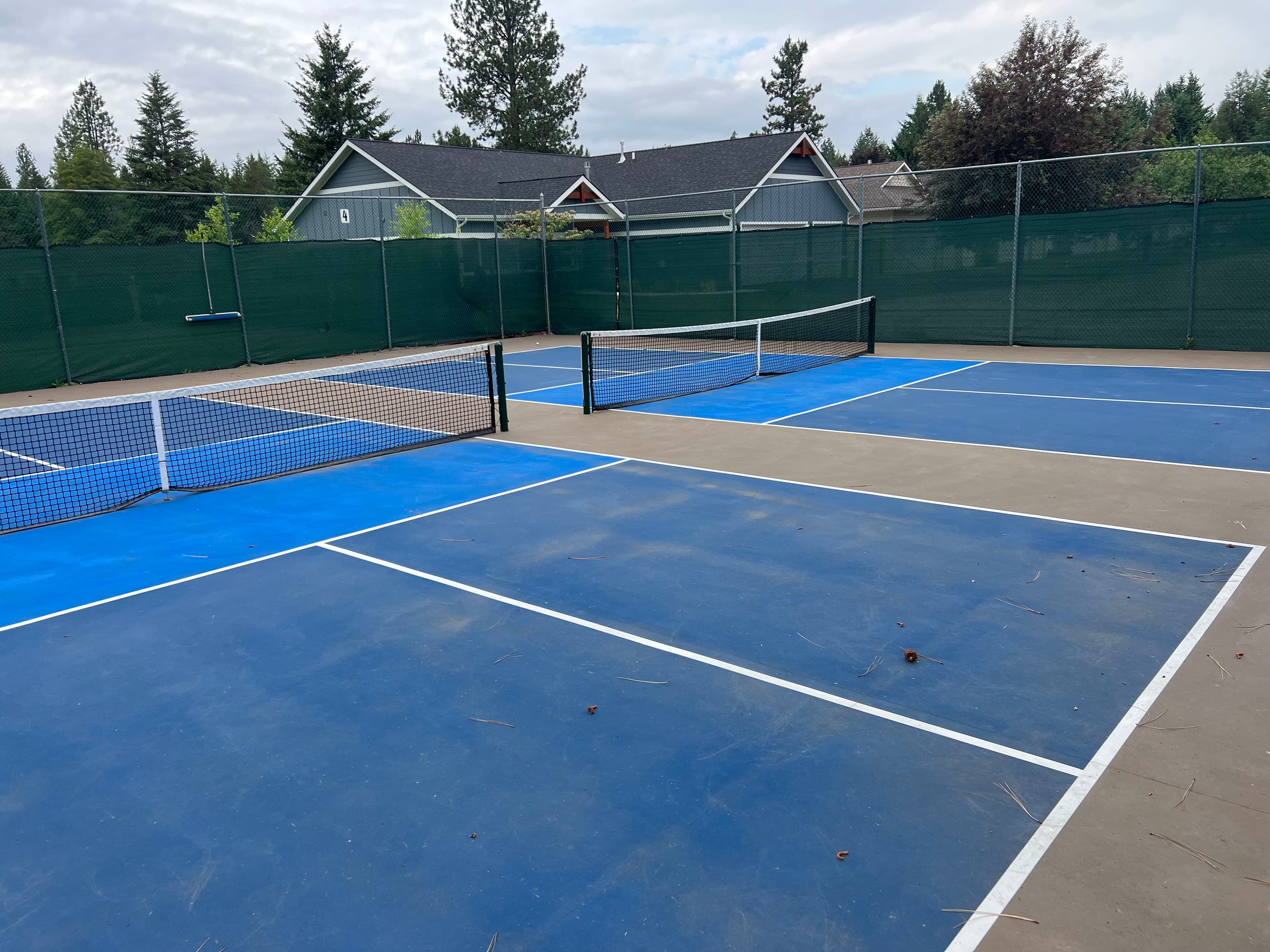 Twin Lakes Village pickleball courts