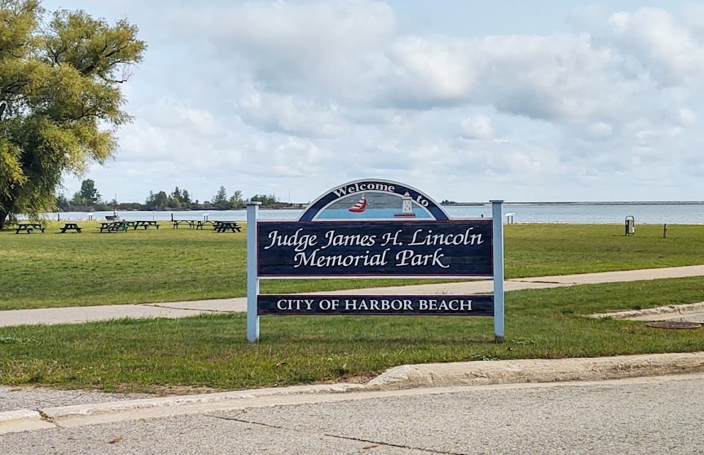 Judge James H Lincoln Memorial Park pickleball courts