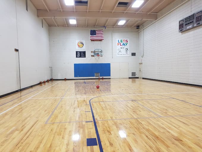Lake Shore Athletic Club pickleball courts