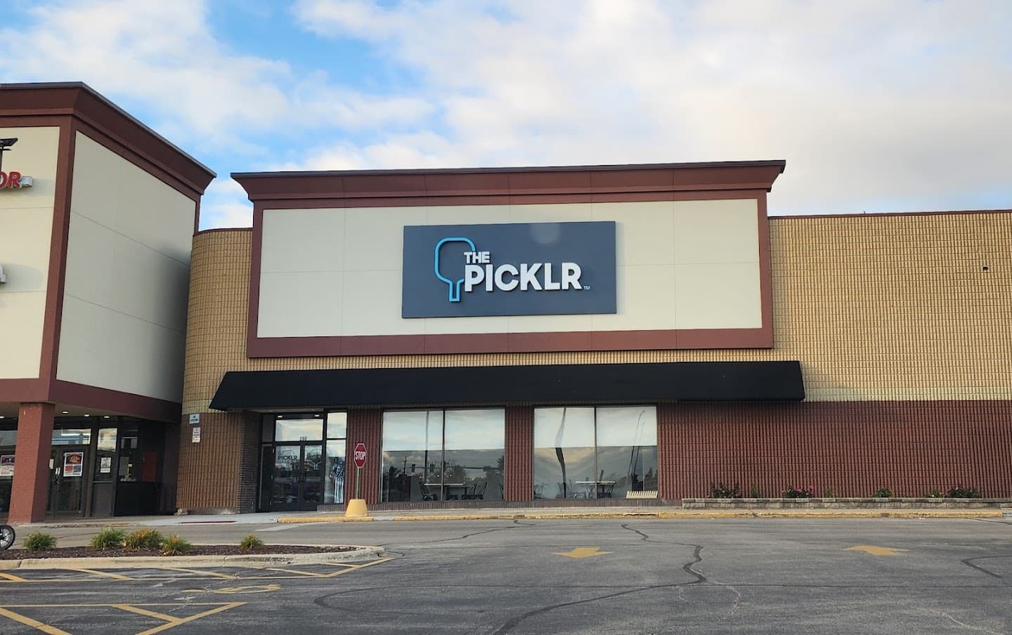 The Picklr - Villa Park pickleball courts