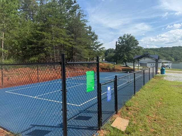 Leesville Lake Marina pickleball courts