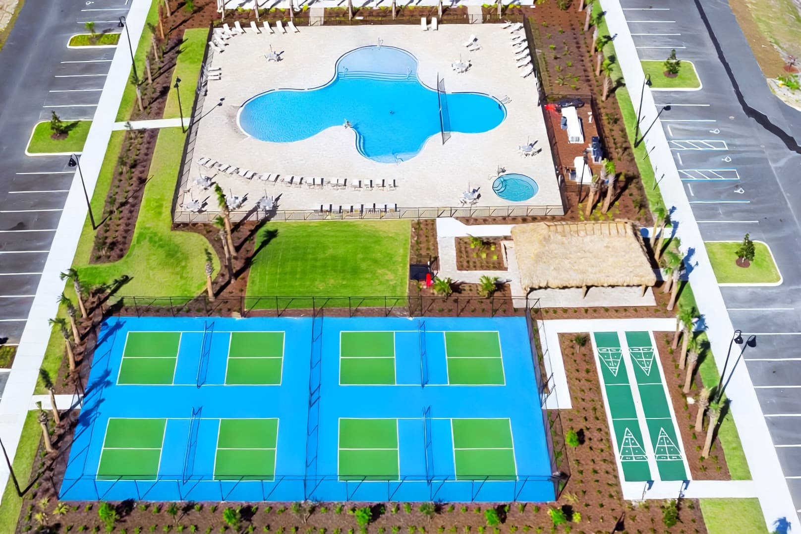 Twin Lakes at Avon Park 55+ Community pickleball courts