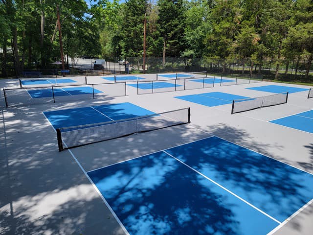 Hollin Hills Pickleball & Tennis Club pickleball courts