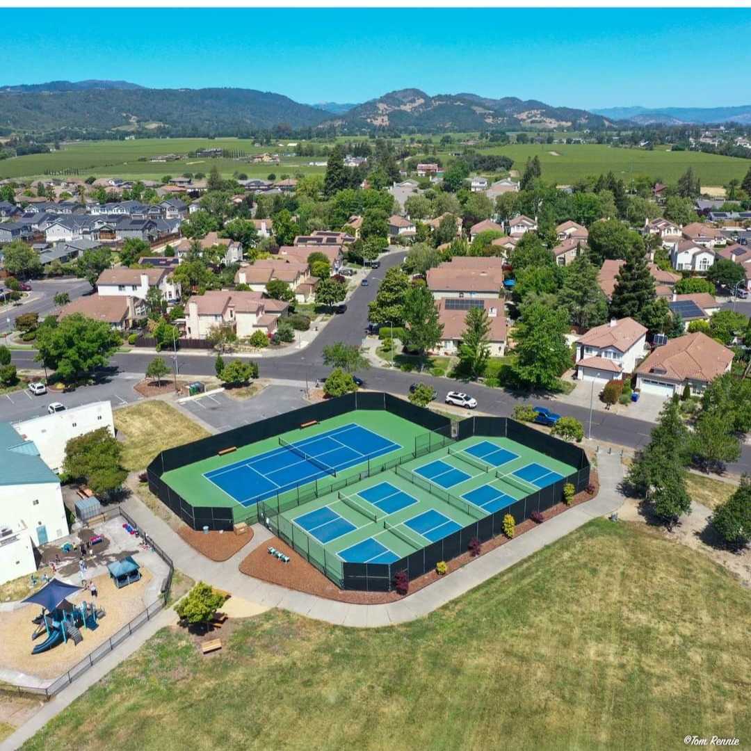 Las Flores Community Center pickleball courts