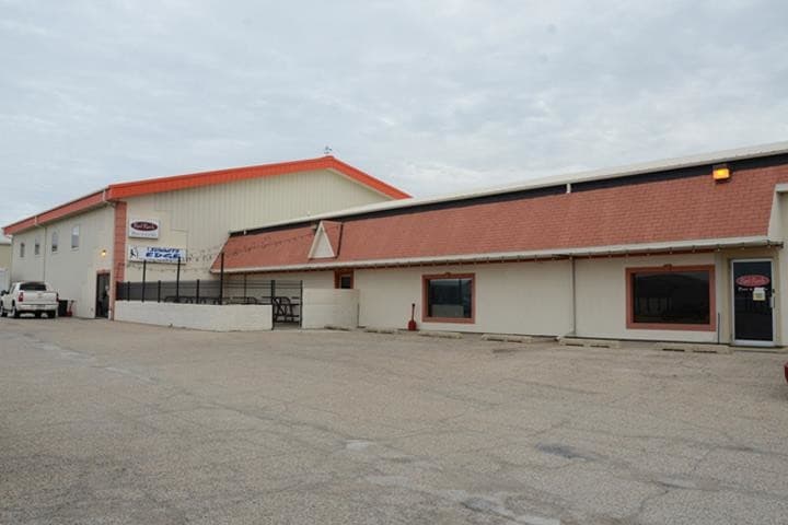 Red Rock Bar & Grill pickleball courts