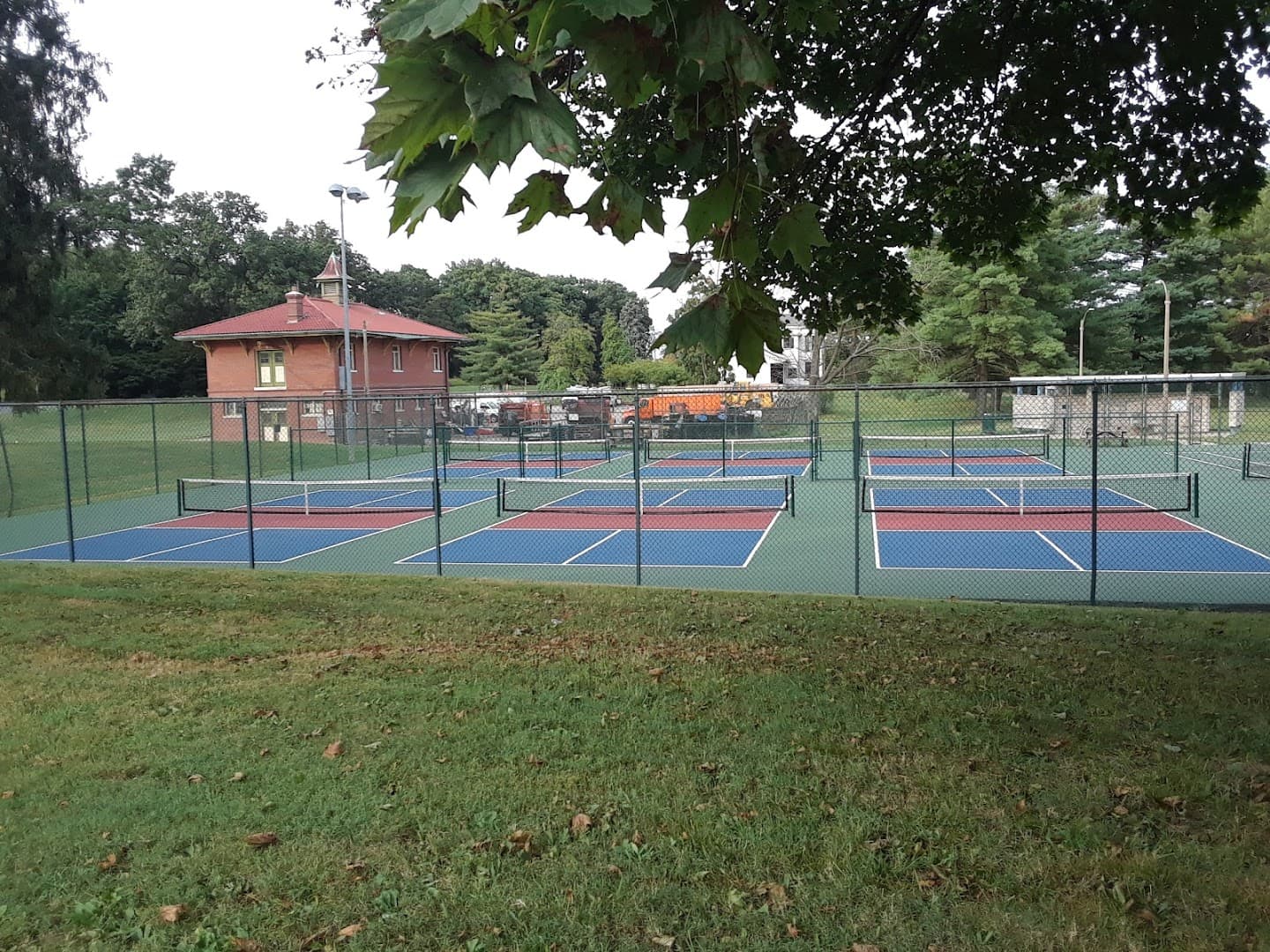 Carondelet Tennis Courts pickleball courts