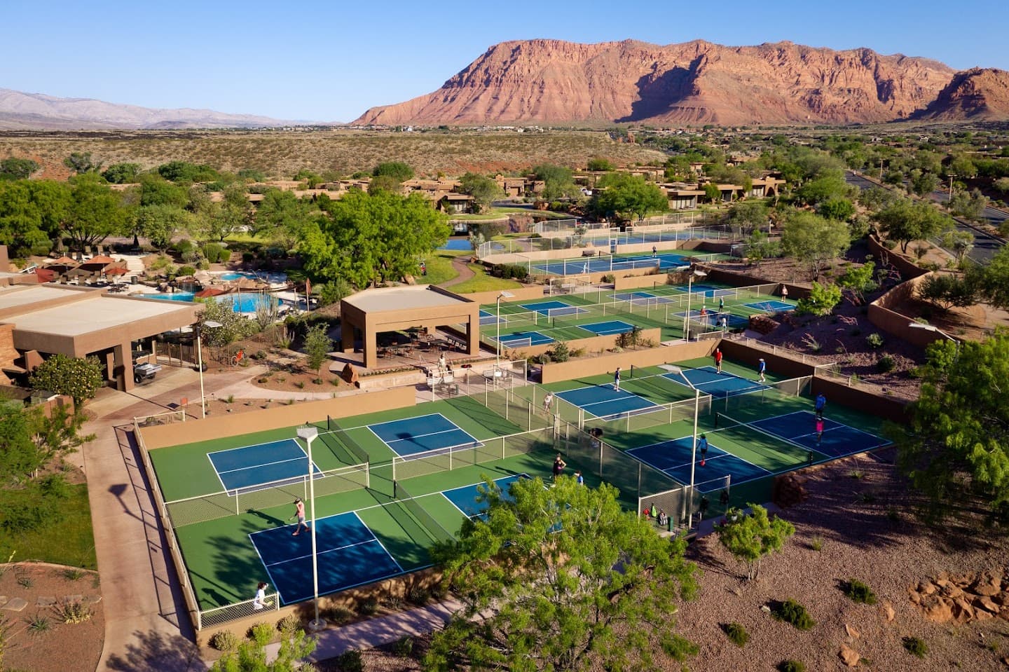 Entrada pickleball courts