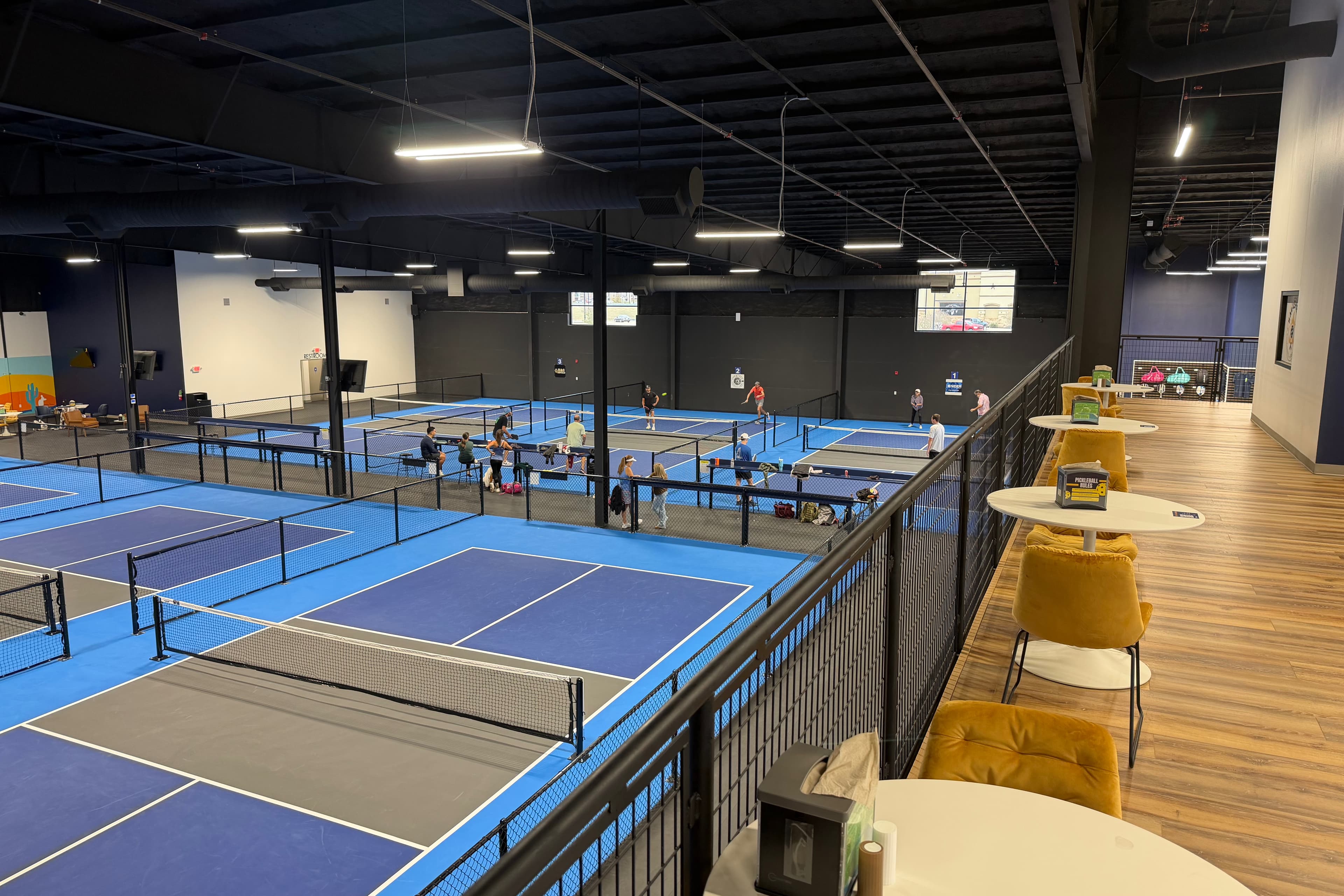 SMASHERS Pickleball/Bar/Grill pickleball courts