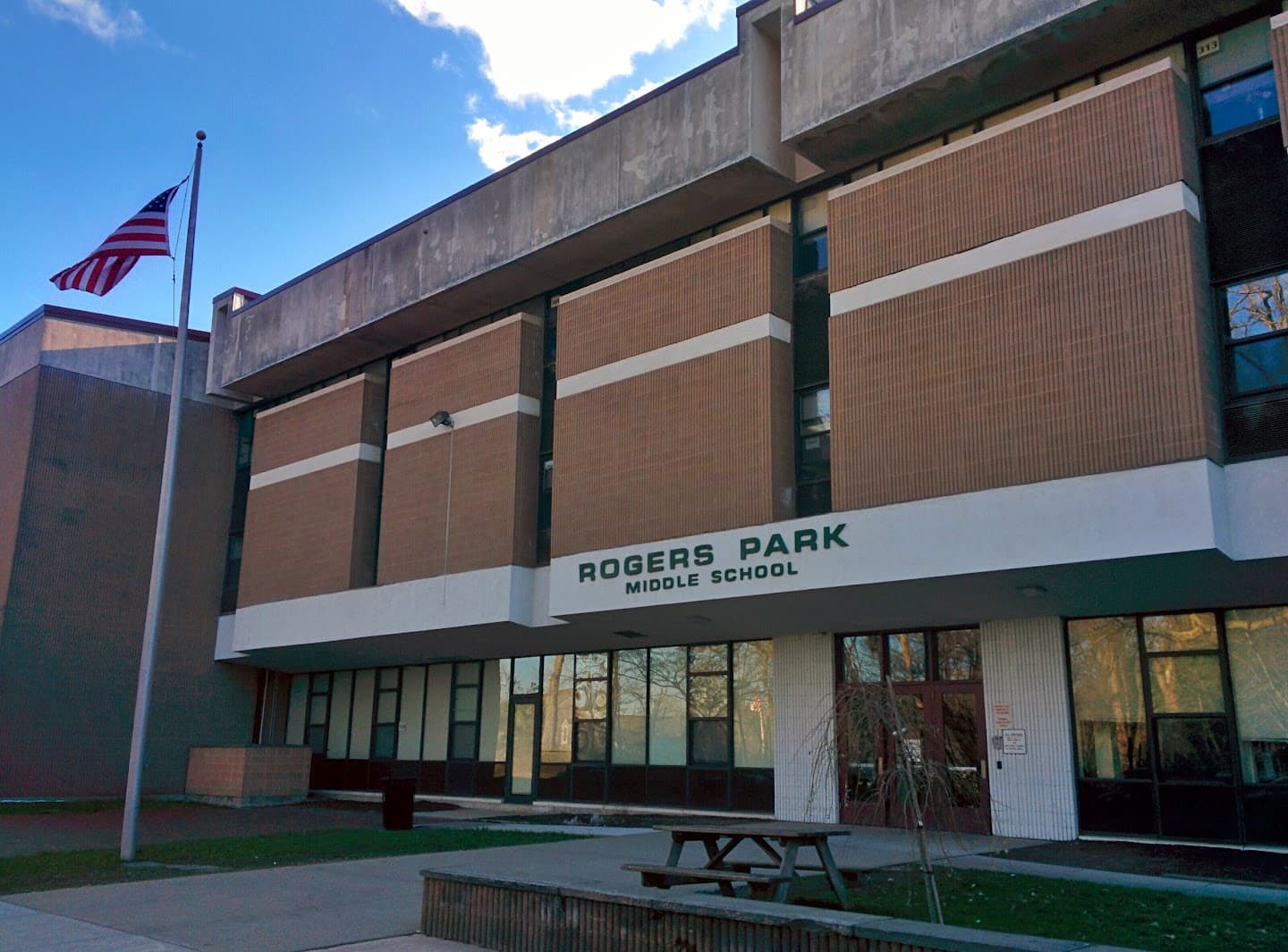 Rogers Park Middle School pickleball courts