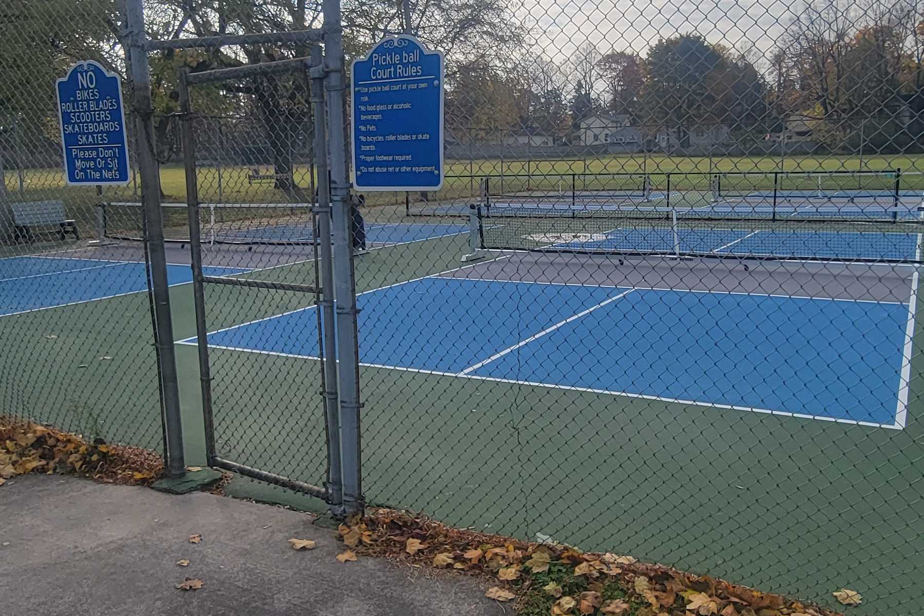 Highland Park pickleball courts