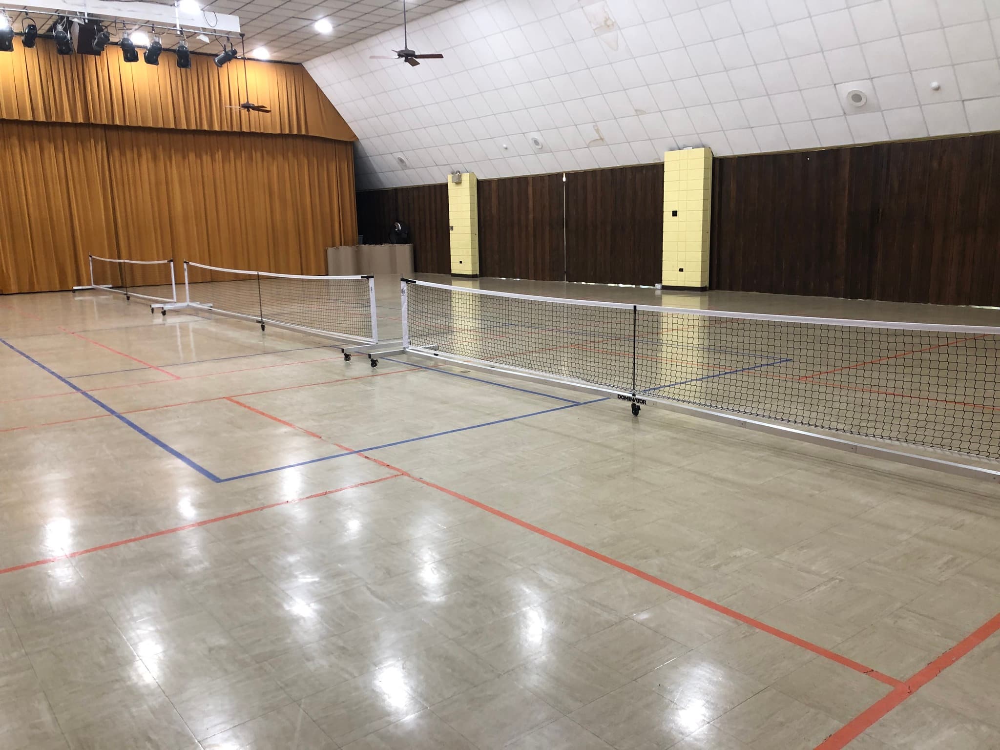 Omaha Health & Fitness Club pickleball courts