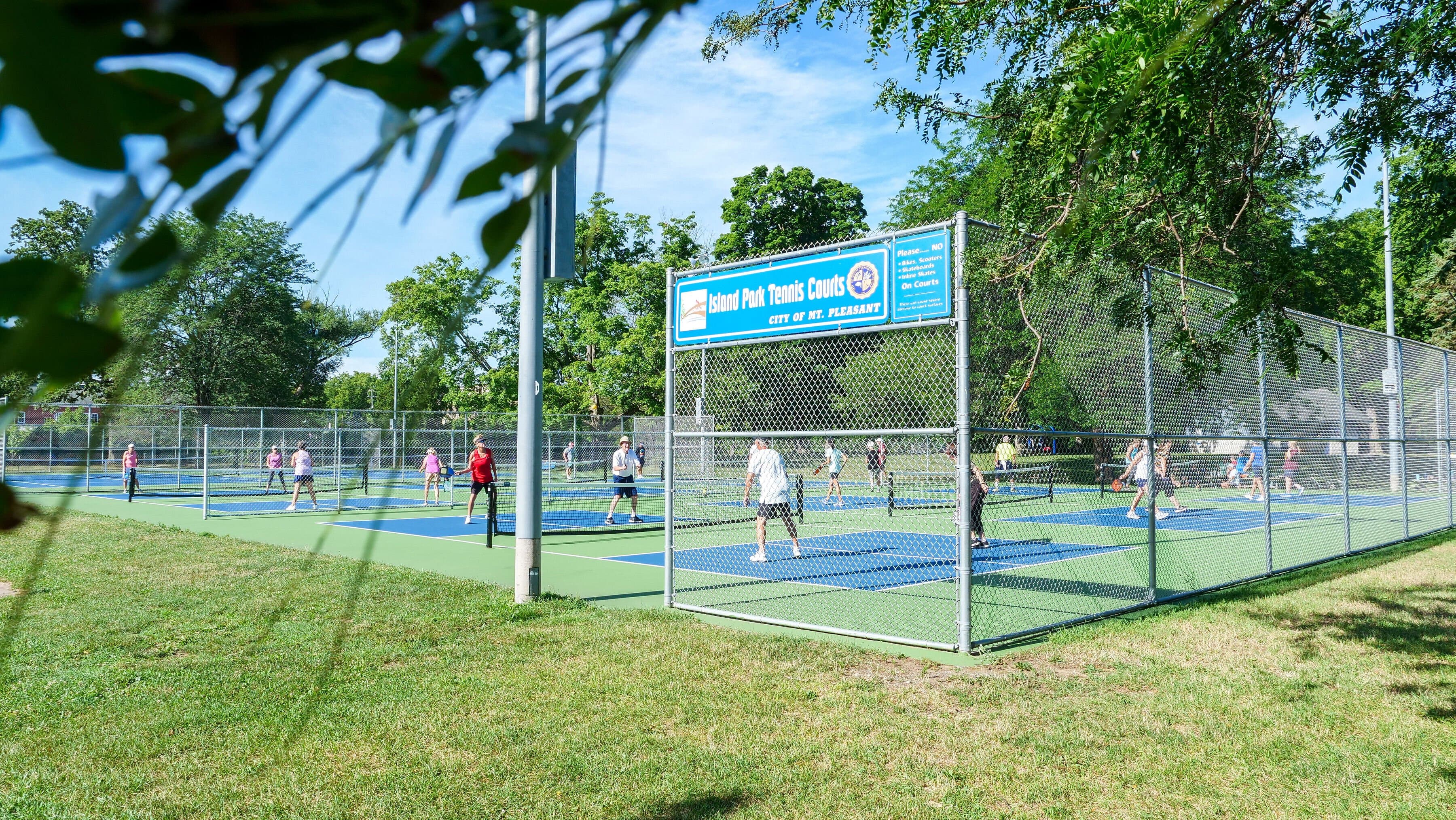 Island Park pickleball courts