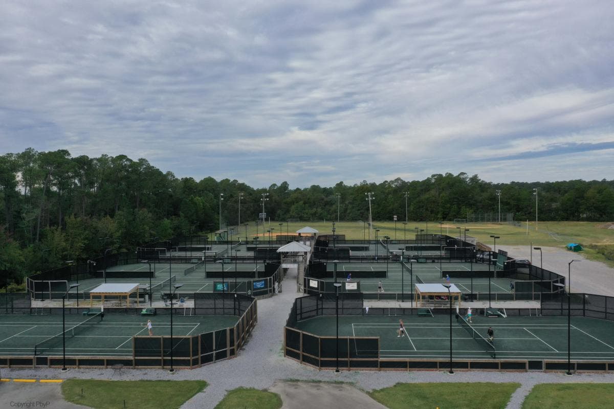 The Tennis Club at Diamondhead pickleball courts
