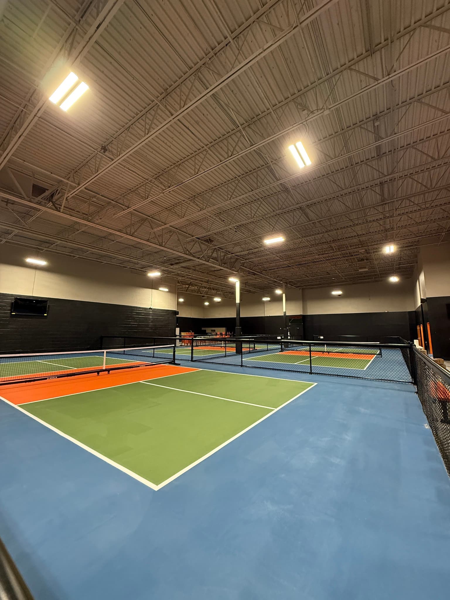 Dill Dinkers Blanco Market pickleball courts
