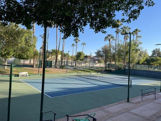 Val Vista Lakes Clubhouse pickleball courts