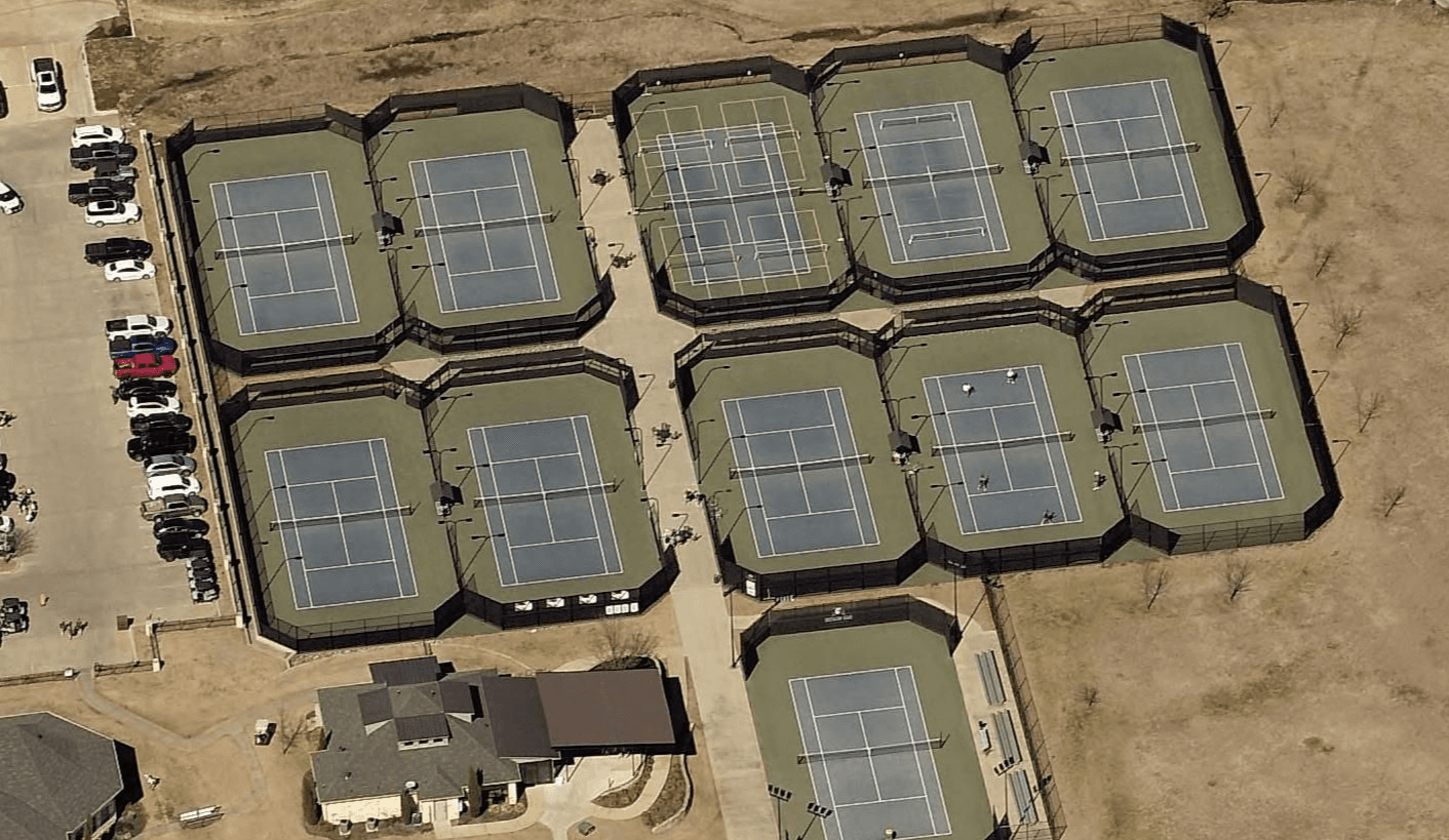 Southern Oaks Tennis and Golf Club pickleball courts