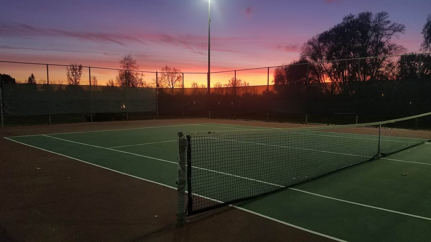 Las Flores Park pickleball courts