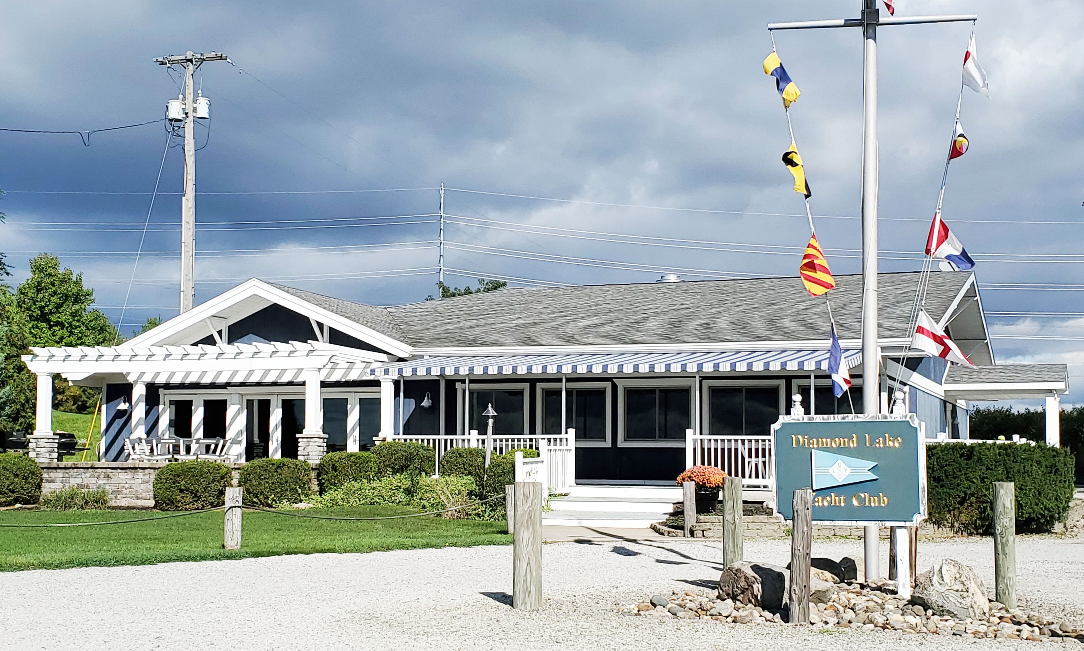 Diamond Lake Yacht Club pickleball courts