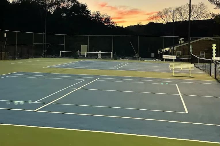 Seven Hills Swim & Tennis Club pickleball courts
