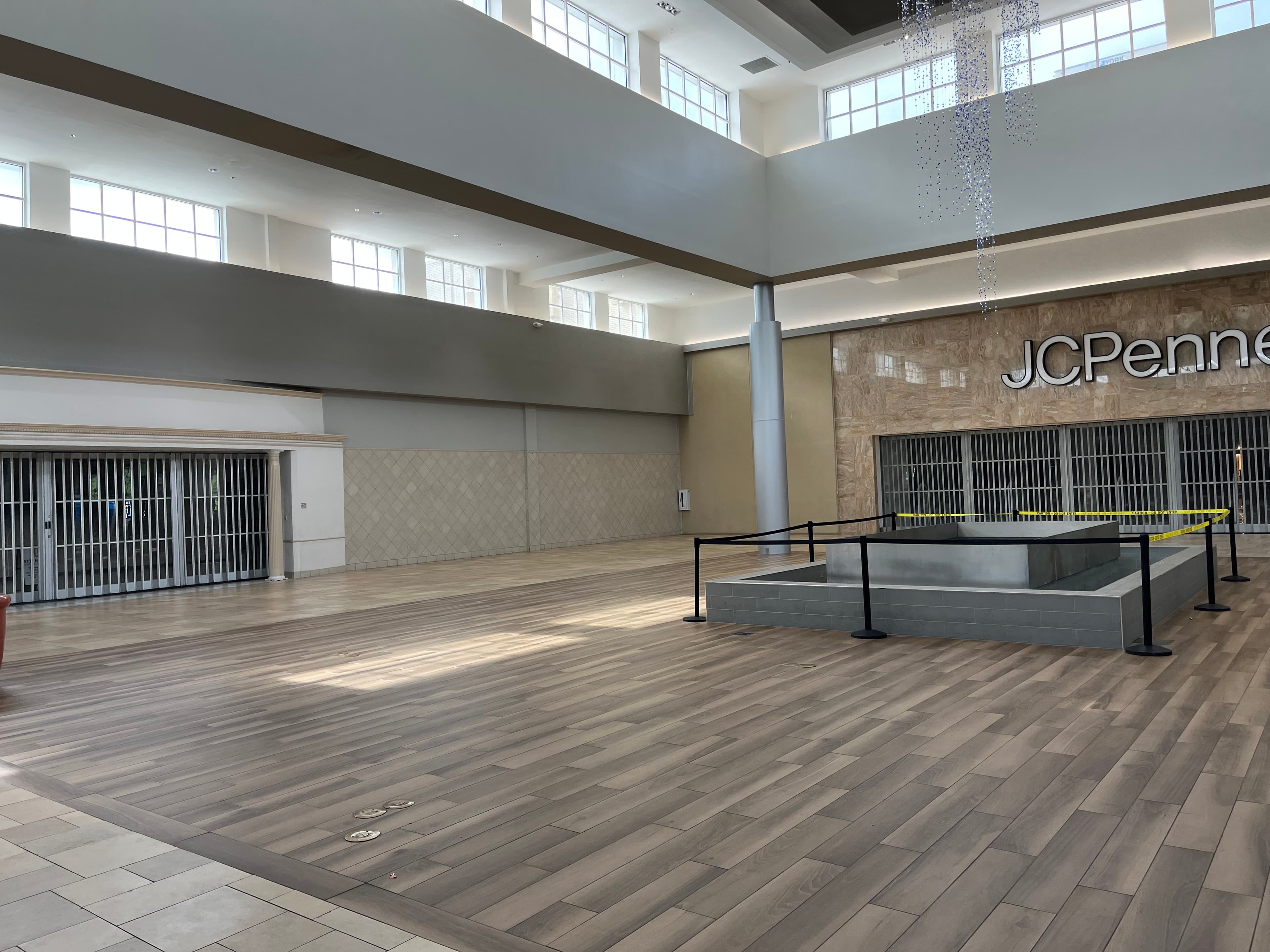 Surge Entertainment Center by Drew Brees pickleball courts