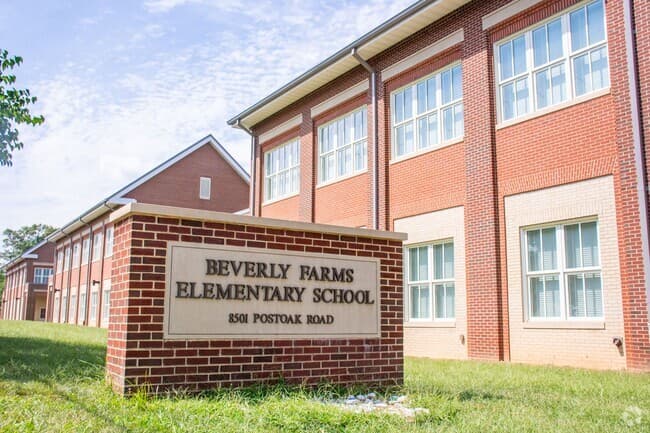 Beverly Farms Elementary School pickleball courts