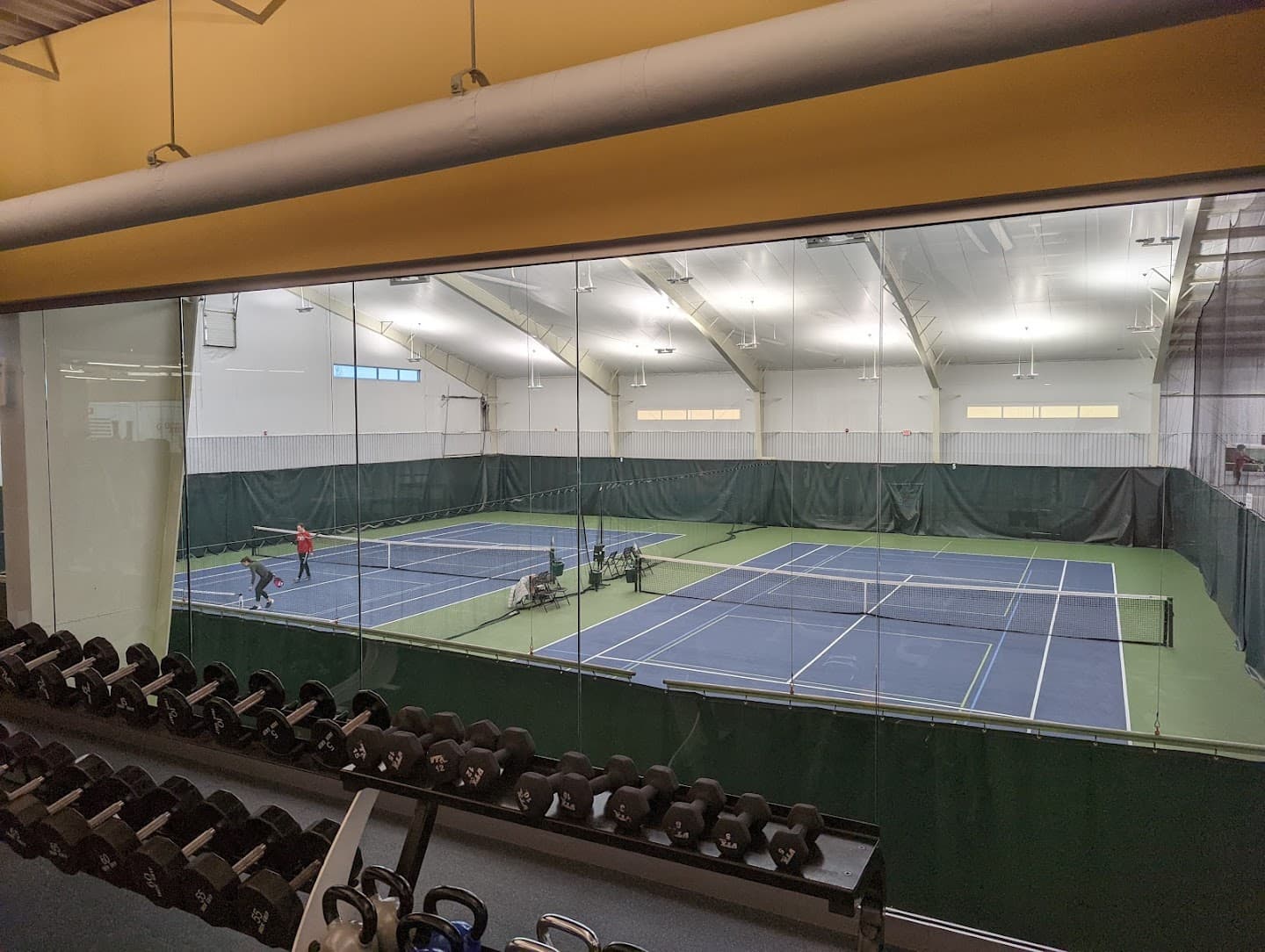 Valley Fitness & Racquet pickleball courts