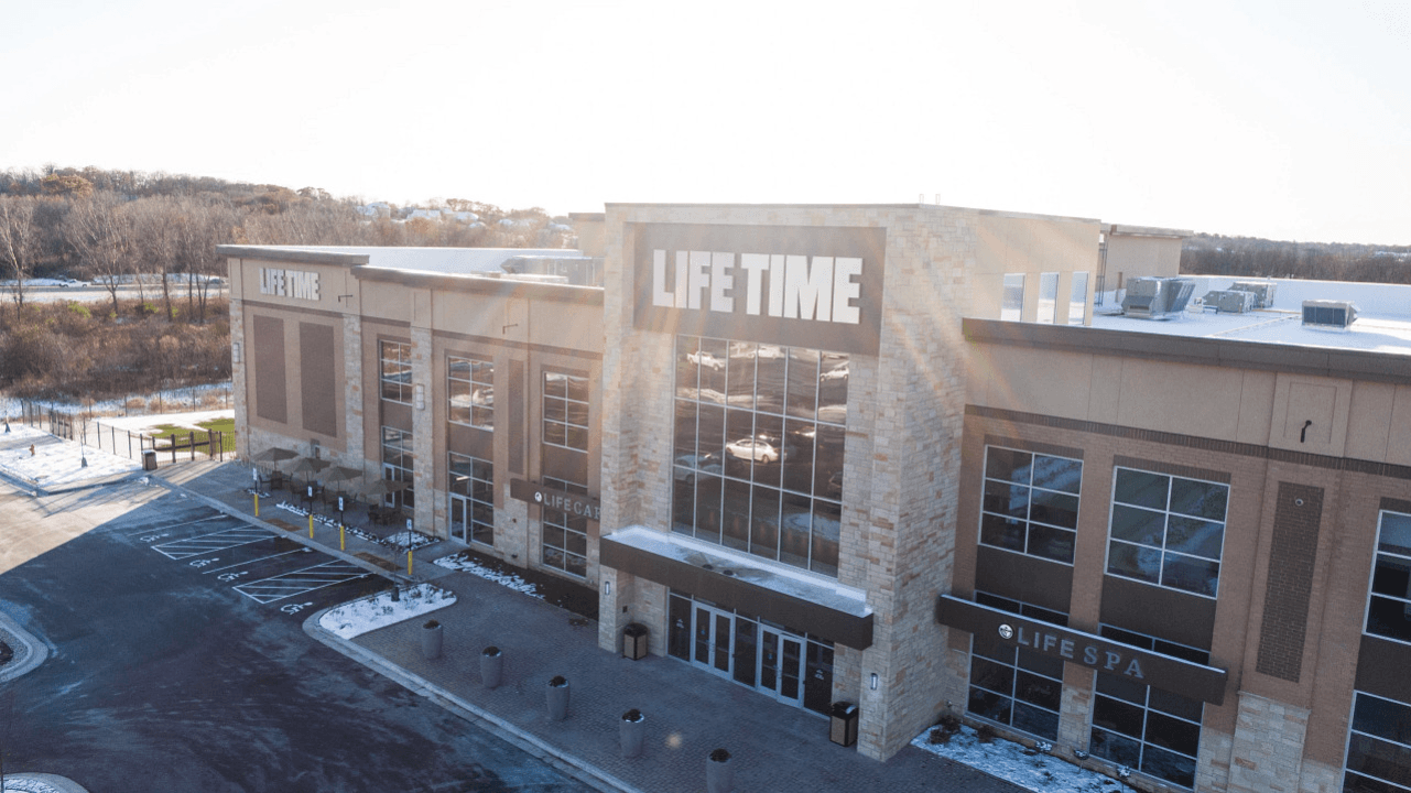 Lifetime Fitness Brookfield pickleball courts