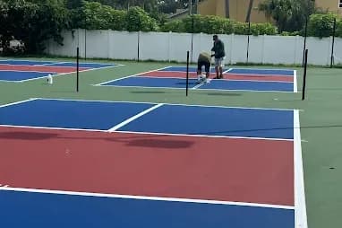 Northdale Social Lounge pickleball courts