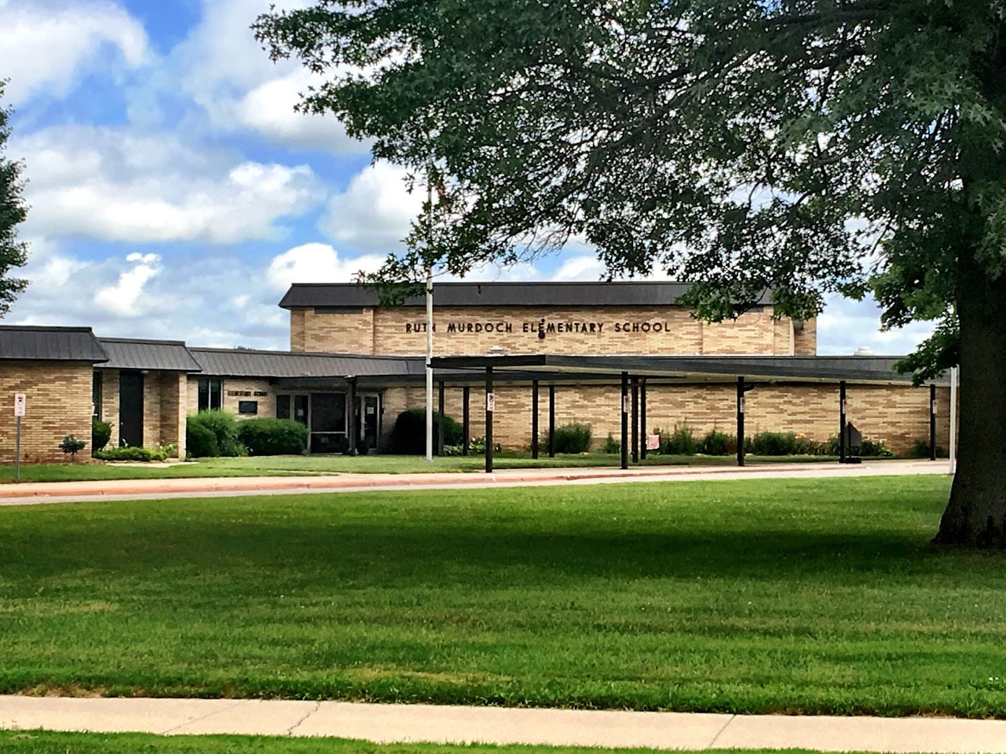 Ruth Murdoch Elementary pickleball courts