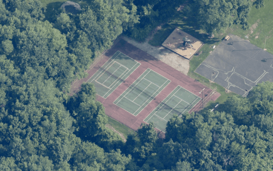 Leonard Park pickleball courts