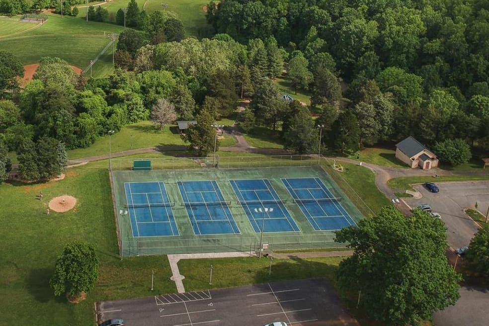 Peaks View Park pickleball courts