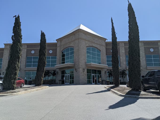 Life Time - San Antonio pickleball courts
