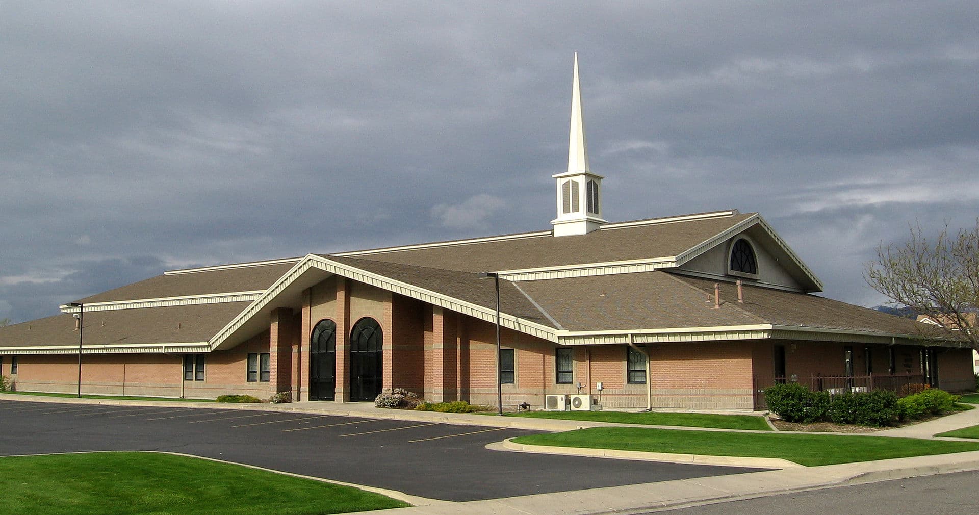 Ch of Jesus Christ of Latter-Day Saints Country Club Bldg Gym pickleball courts
