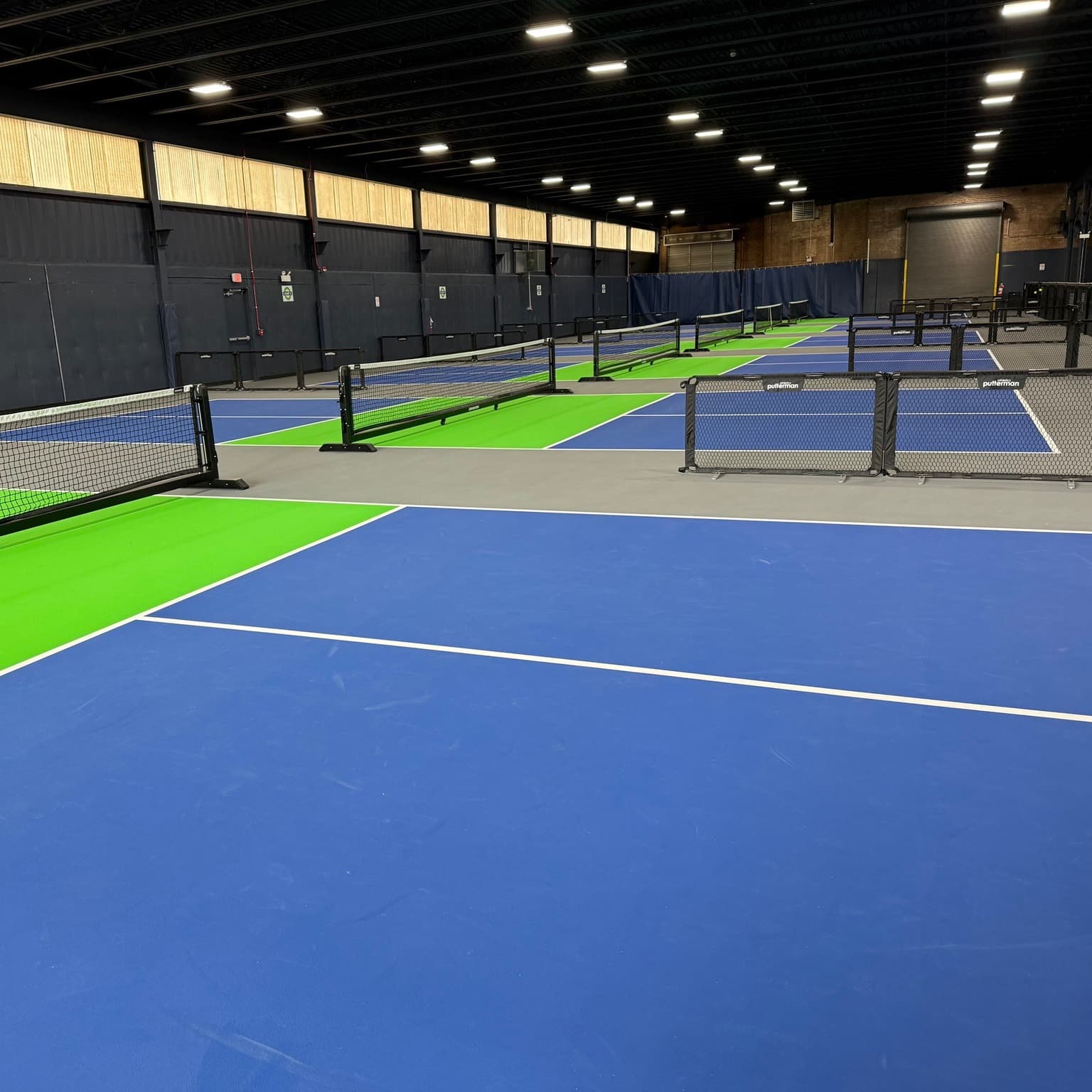 Pickledilly Skokie pickleball courts