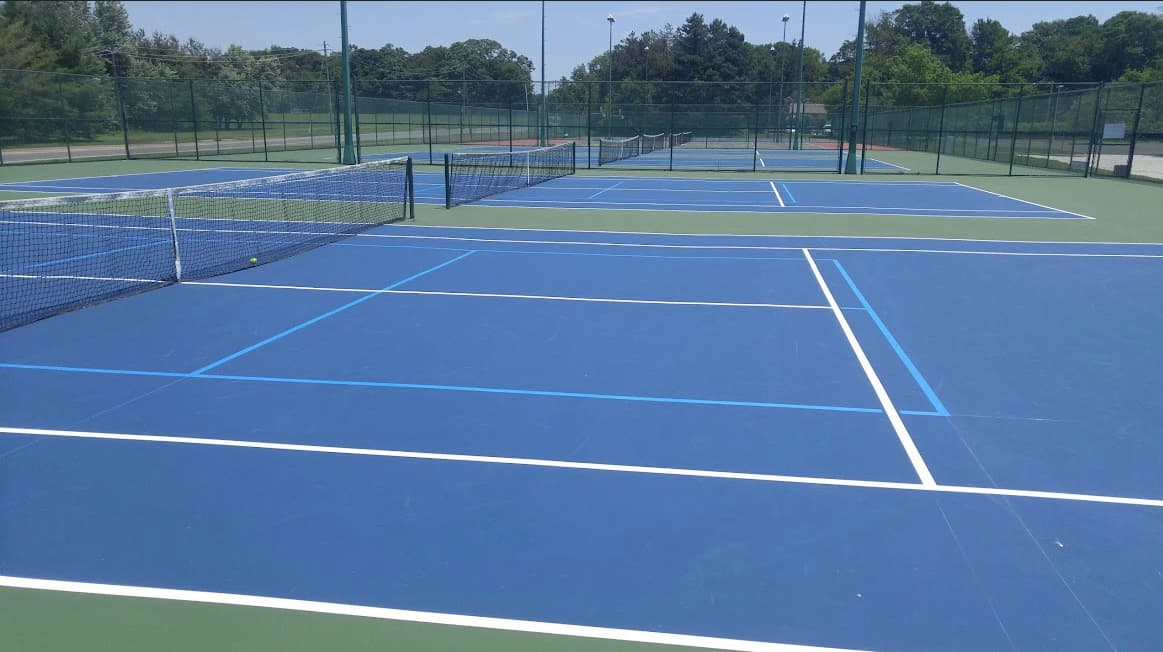 Larchmont Swim Club pickleball courts
