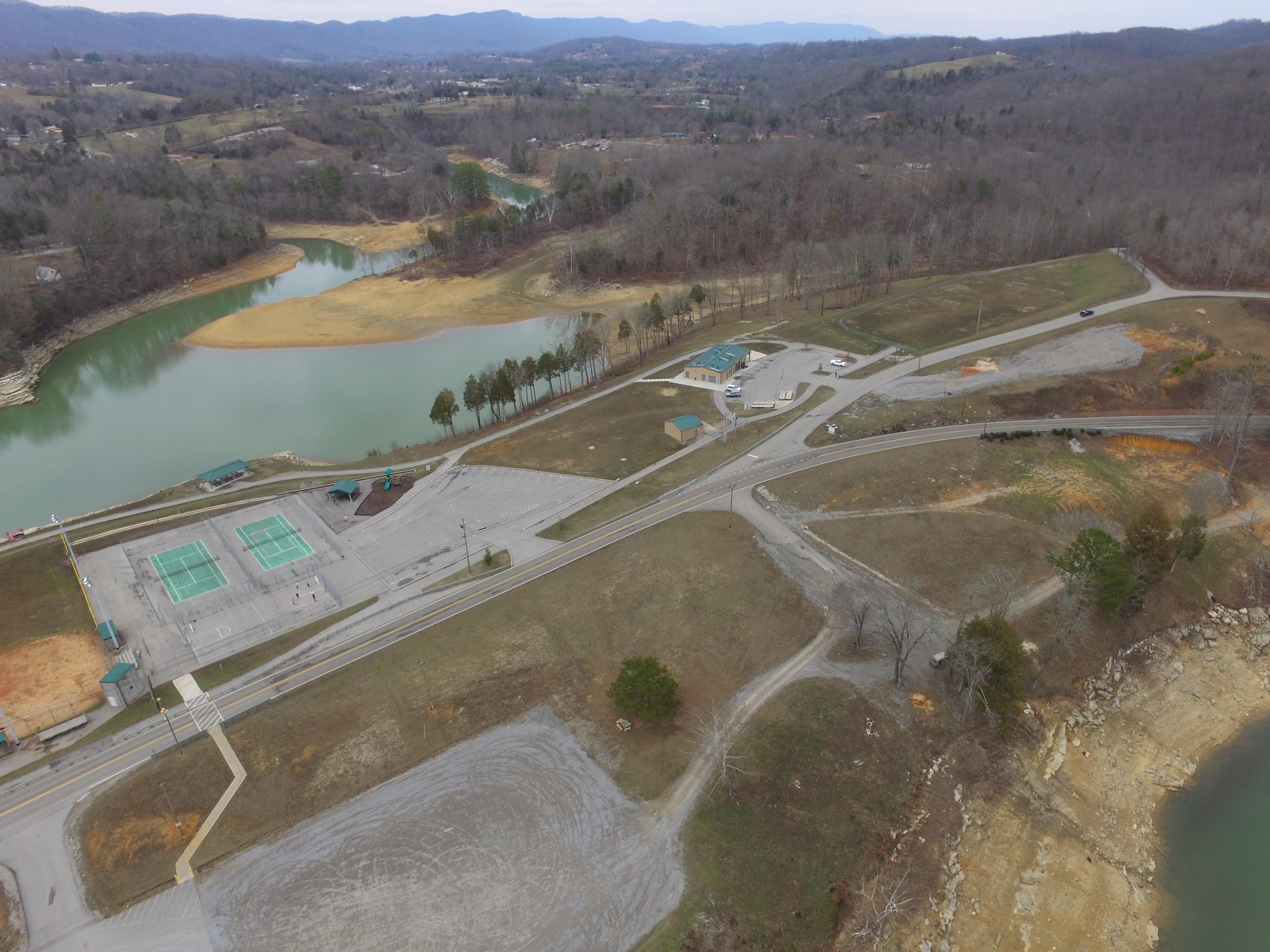 Lonas Young Park pickleball courts