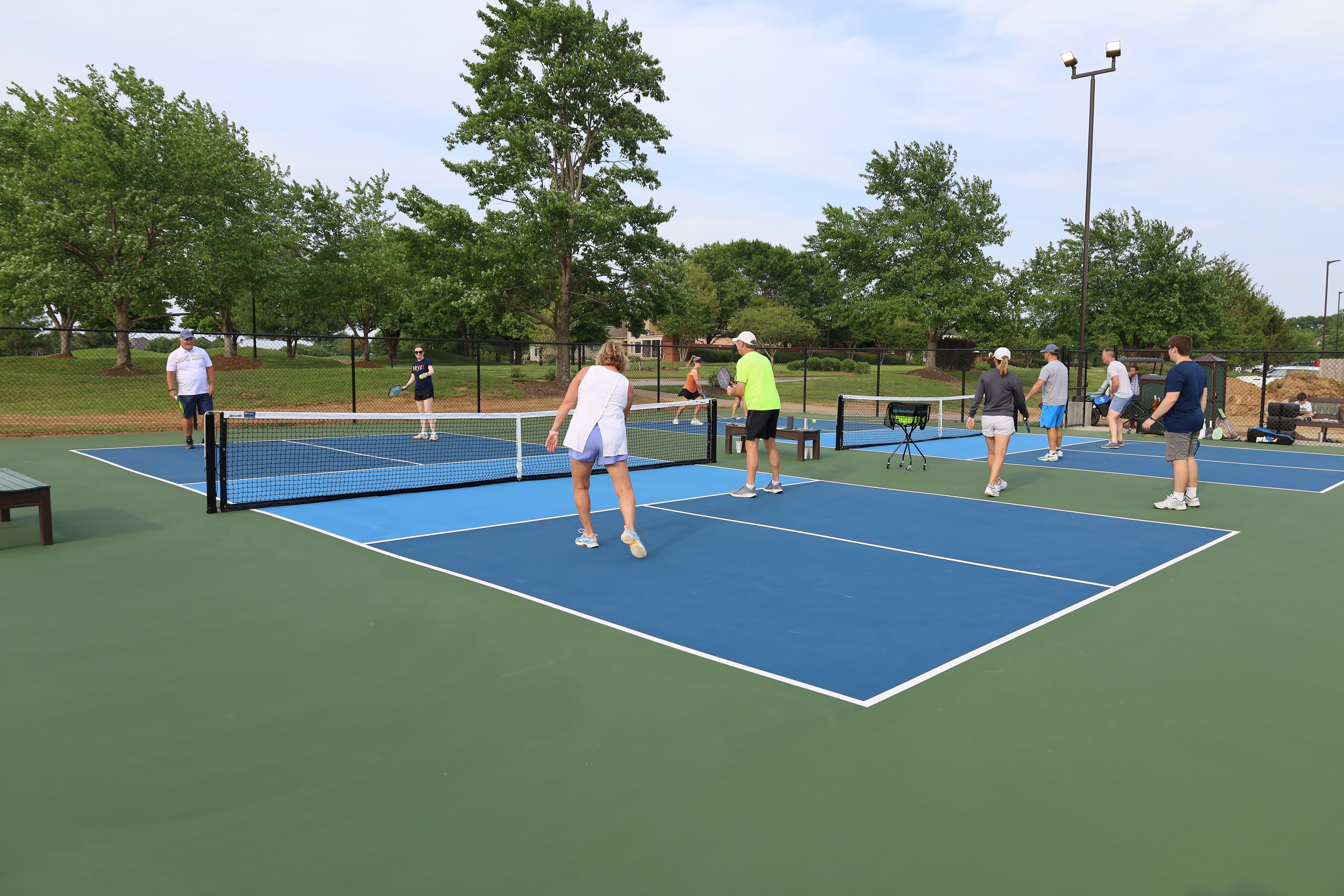 Lake Forest Country Club pickleball courts