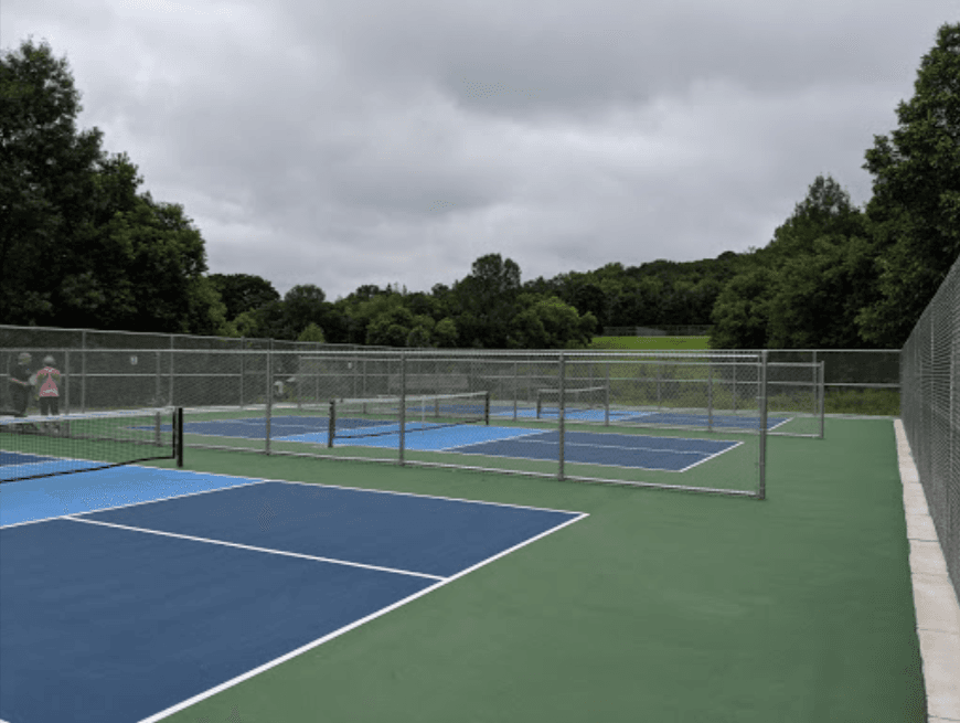 Lone Lake pickleball courts