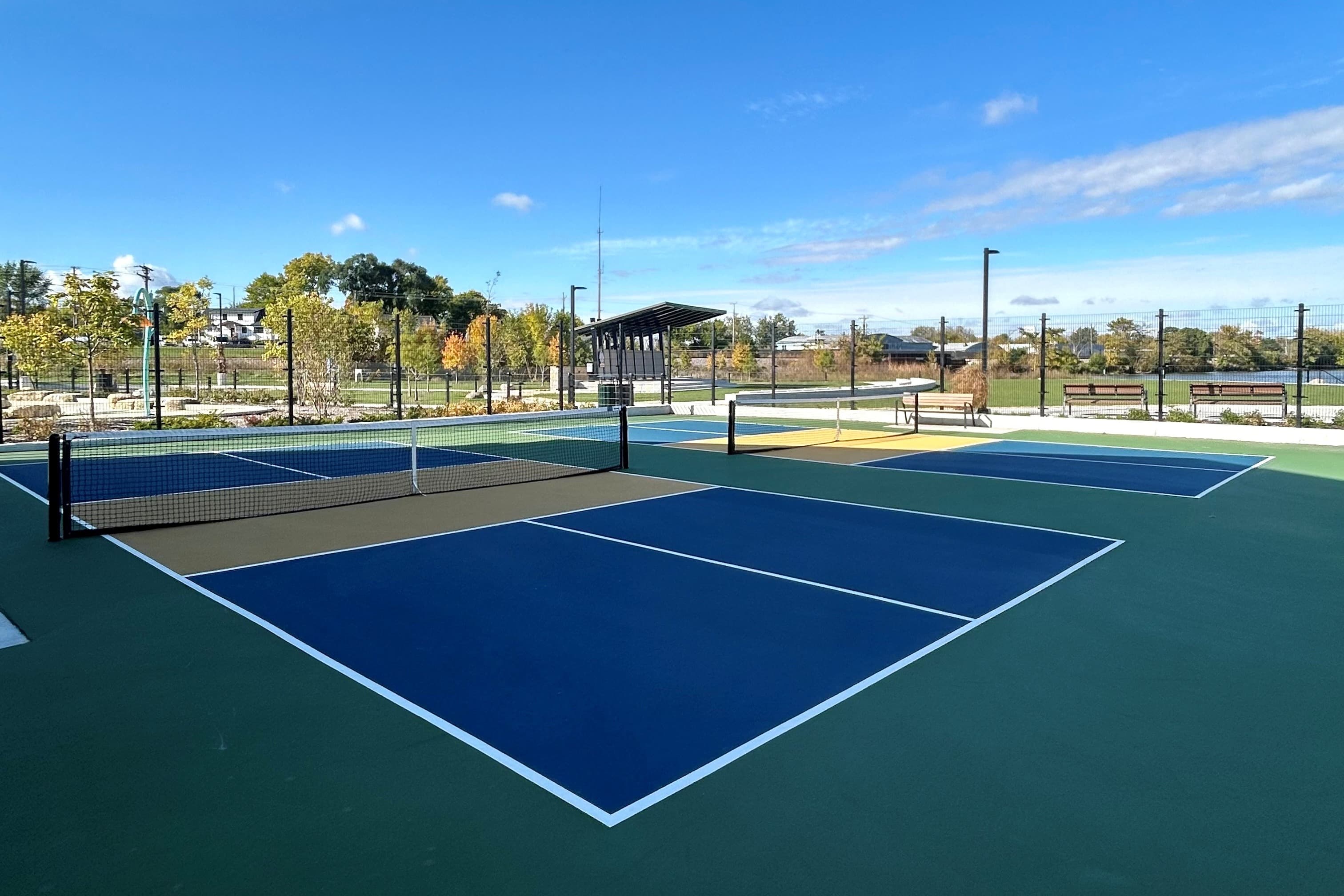 Lakefront Park pickleball courts