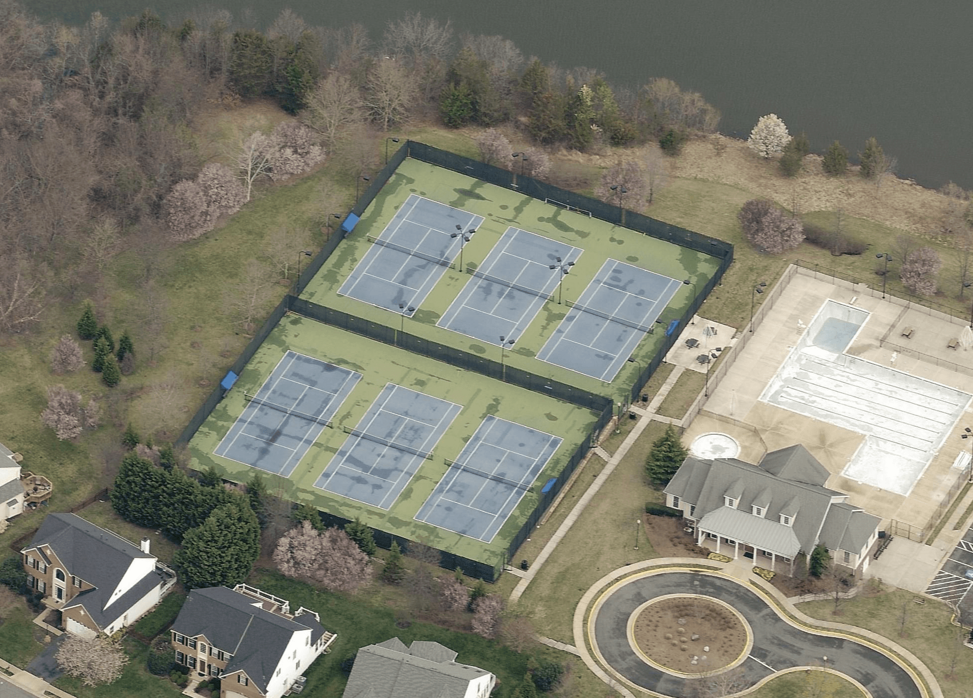 Lakes Community Center pickleball courts