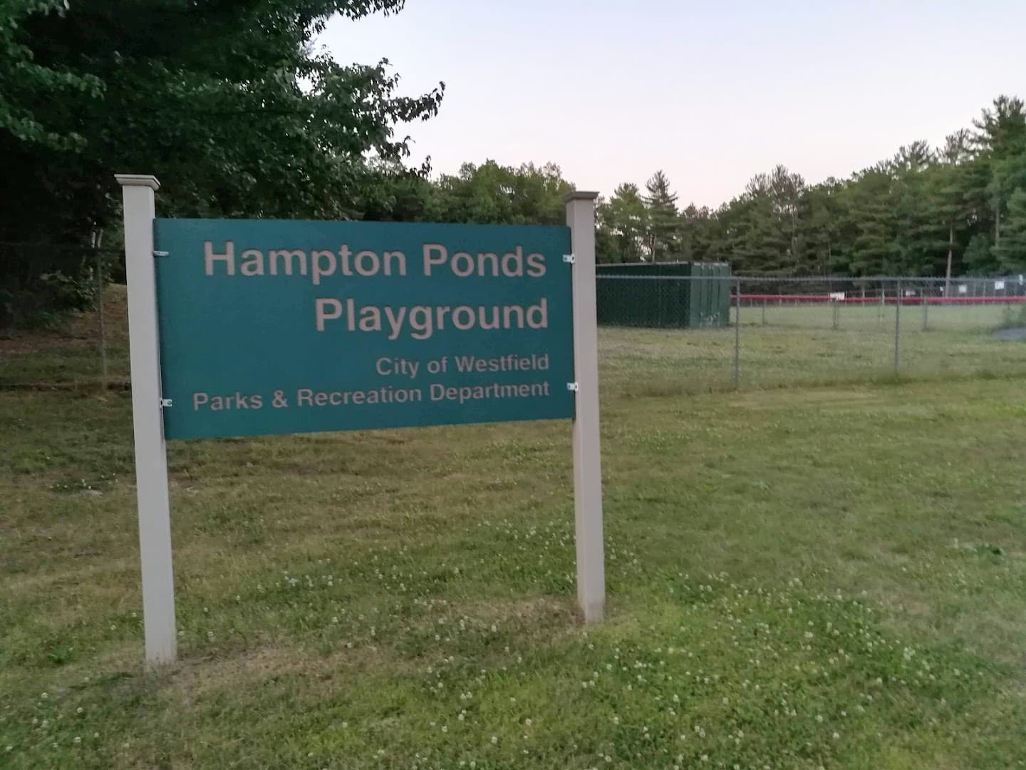 Hampton Ponds Playground pickleball courts