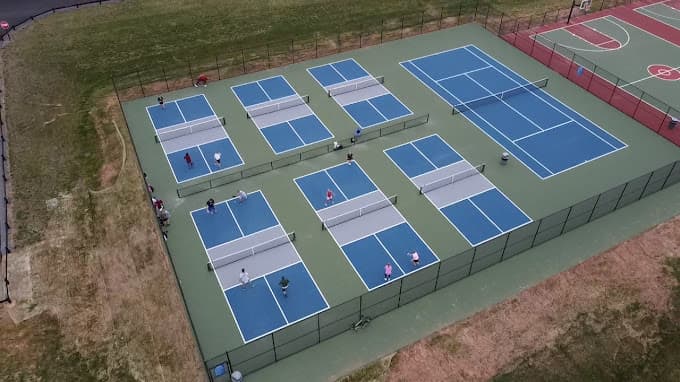 Hellwig pickleball courts