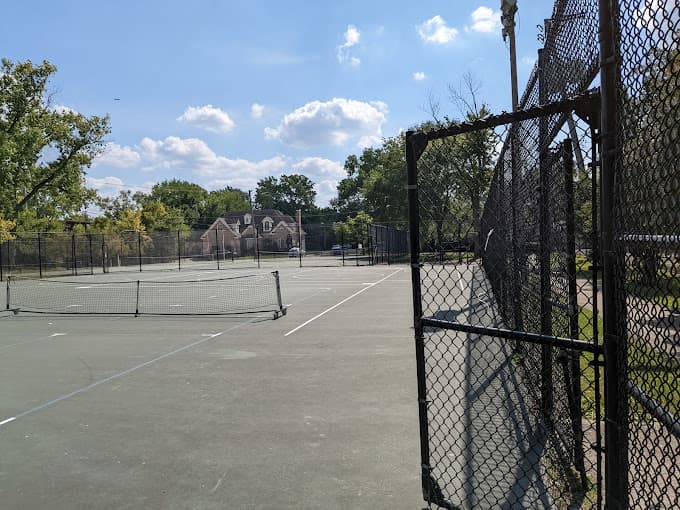 Sauganash Park pickleball courts