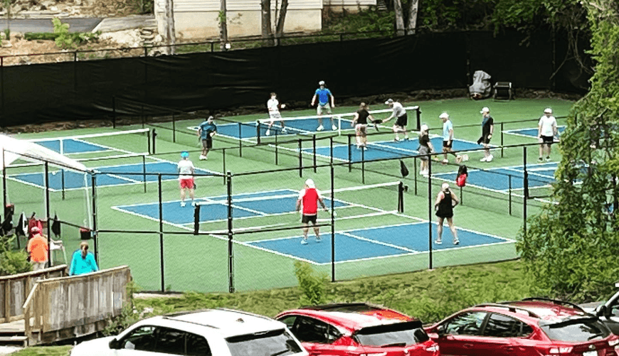 Hendersonville Racquet Club pickleball courts